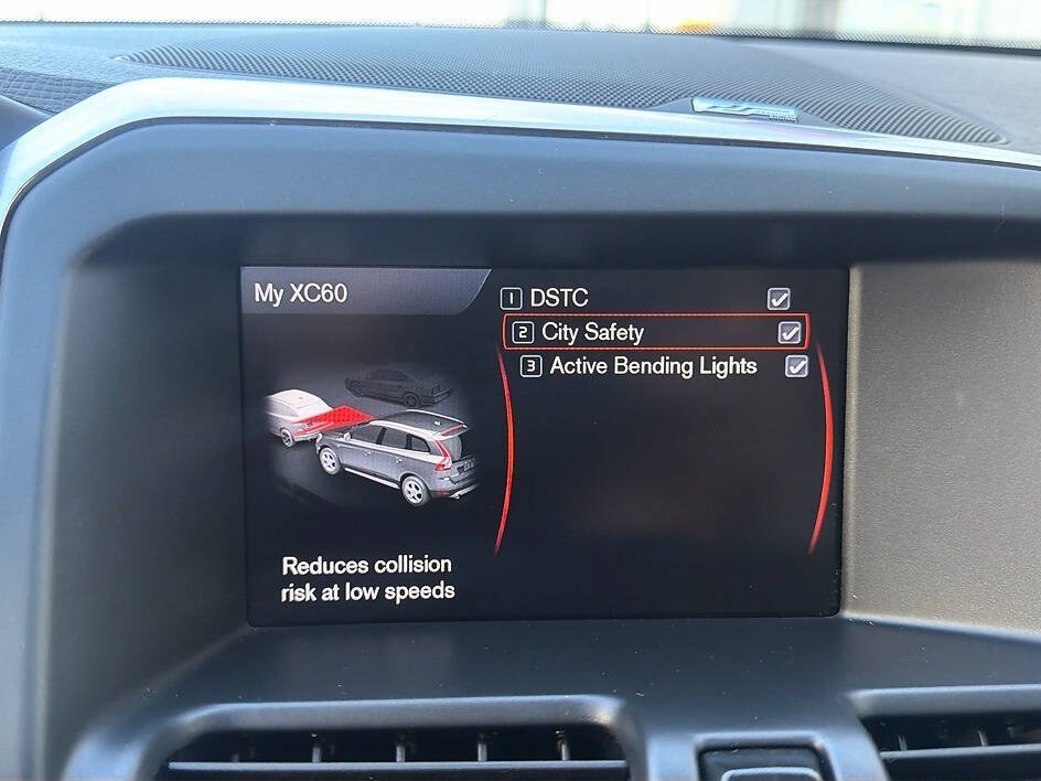 Used 2013 Volvo XC60 T6 R-Design Platinum AWD/4WD image 12