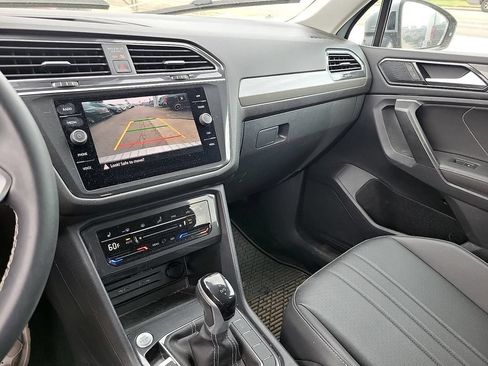 Used 2024 Volkswagen Tiguan SE FWD image 25