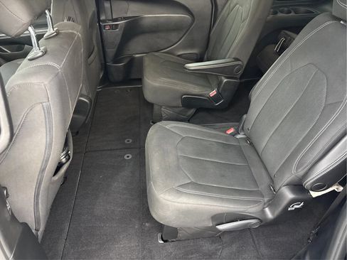 Used 2018 Chrysler Pacifica Touring Plus w/ S Appearance Package FWD image 14