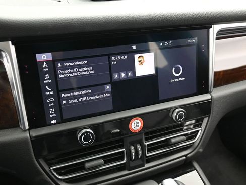Certified 2022 Porsche Macan AWD/4WD image 20
