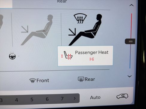 Used 2024 Chrysler Pacifica Touring-L image 21