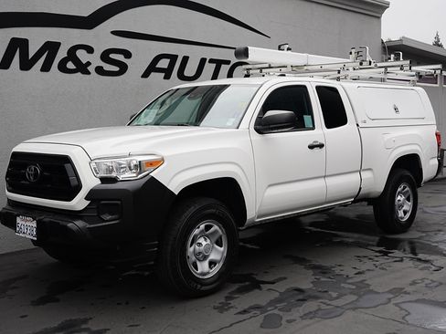 Used 2020 Toyota Tacoma SR image 7