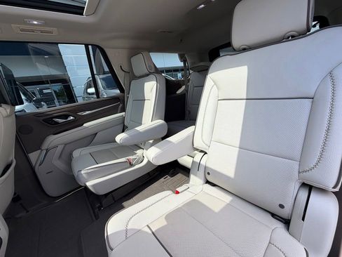 Used 2023 GMC Yukon Denali w/ Advanced Technology Package AWD/4WD image 19