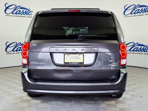 Used 2017 Dodge Grand Caravan SXT FWD image 4