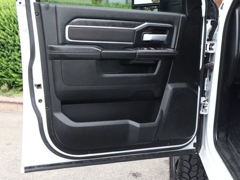Used 2024 RAM 2500 Big Horn w/ Night Edition AWD/4WD image 19