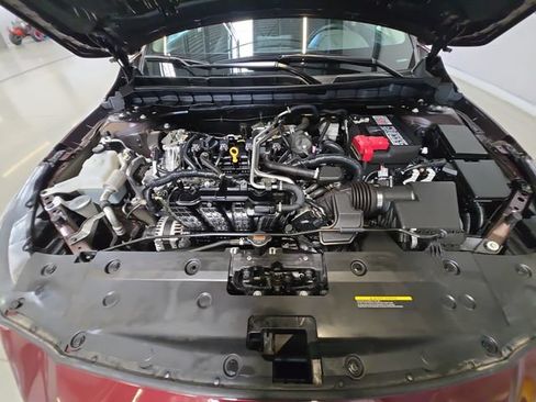 Used 2025 Nissan Altima 2.5 SV FWD image 24