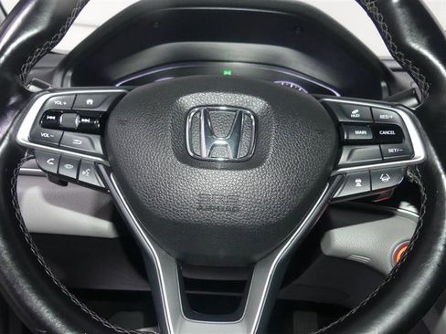 Used 2018 Honda Accord Touring image 32