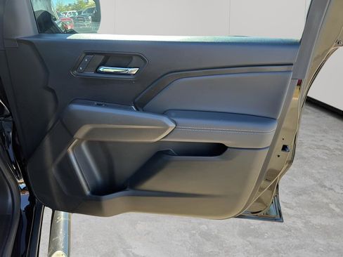 Used 2024 Chevrolet Colorado LT image 12