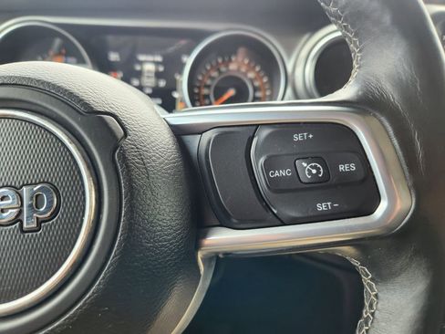 Used 2019 Jeep Wrangler Unlimited Sahara w/ Cold Weather Group AWD/4WD image 16