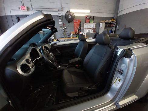 Used 2013 Volkswagen Beetle TDI FWD image 16