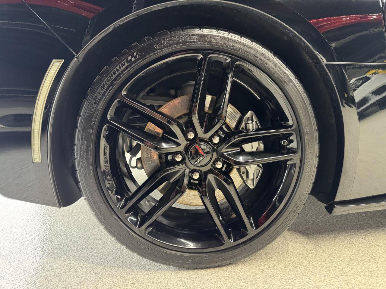 Used 2019 Chevrolet Corvette Stingray Coupe w/ 1LT RWD image 32