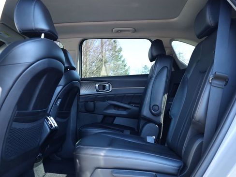 Used 2023 Kia Sorento SX image 34