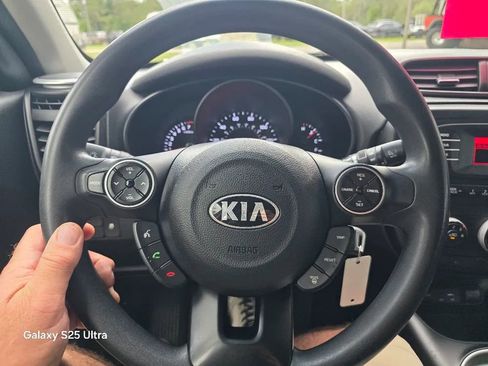 Used 2016 Kia Soul FWD image 18