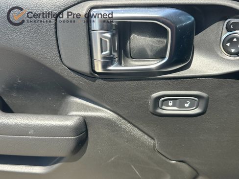 Used 2025 Jeep Wrangler Unlimited Rubicon 4xe w/ Convenience Group AWD/4WD image 12