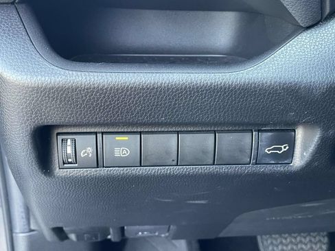Used 2022 Toyota RAV4 XLE Premium FWD image 24