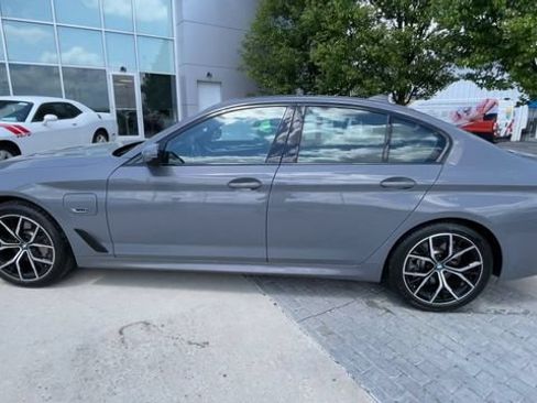 Used 2022 BMW 530e xDrive w/ Premium Package AWD/4WD image 7