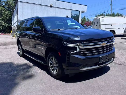 Used 2023 Chevrolet Suburban LT AWD/4WD image 4