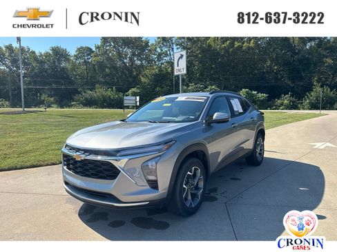 Used 2026 Chevrolet Trax LT FWD image 1