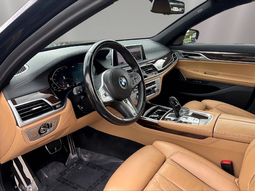 Used 2021 BMW 750i xDrive w/ M Sport Package AWD/4WD image 17