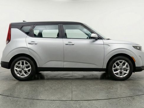 Used 2025 Kia Soul LX w/ LX Technology Package FWD image 11