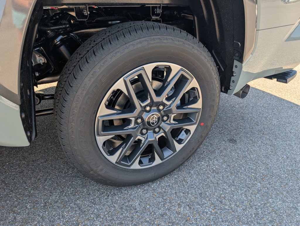 New 2026 Toyota Tundra Limited AWD/4WD image 31