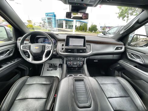 Used 2023 Chevrolet Suburban Premier AWD/4WD image 20