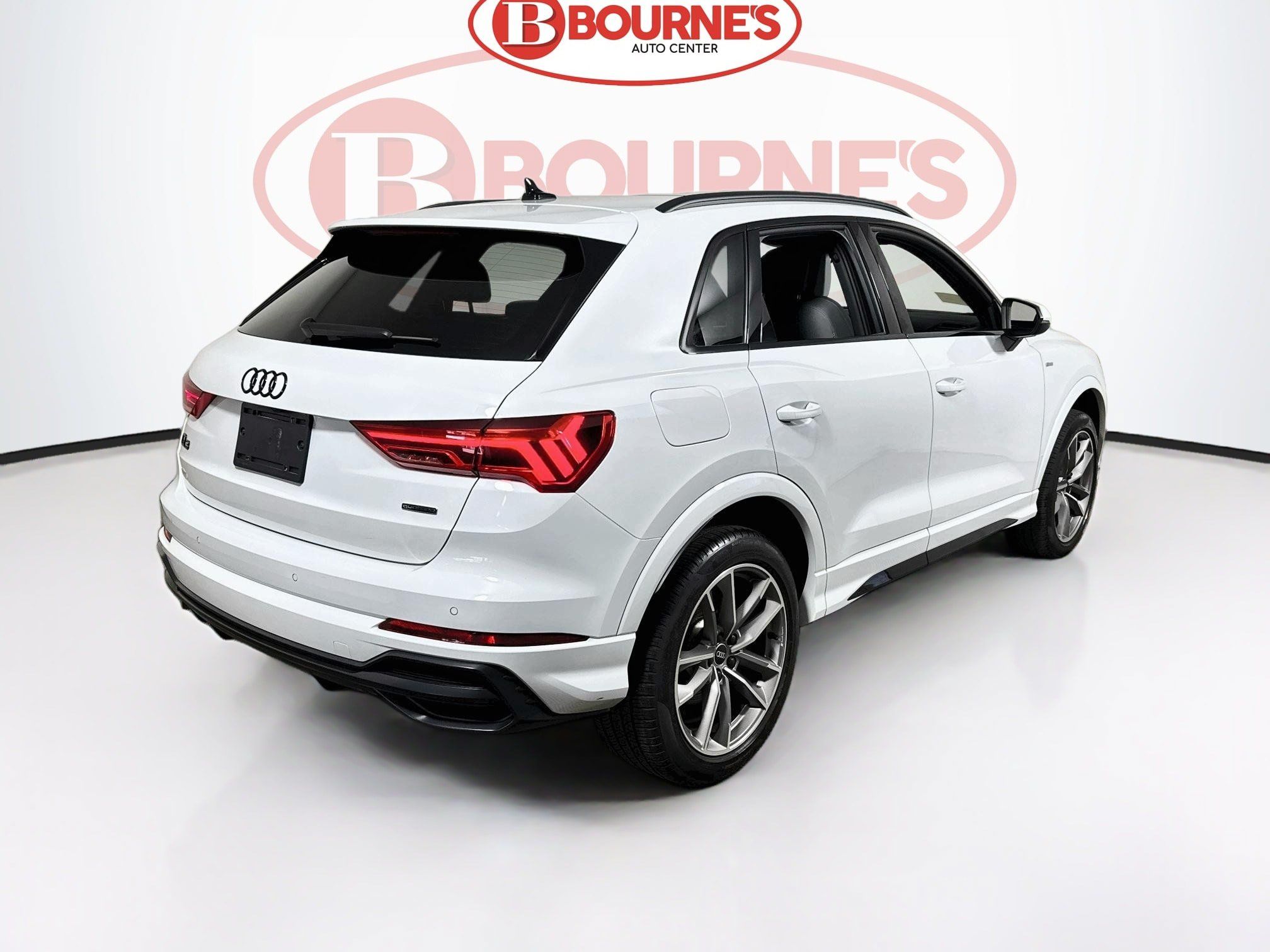 Used 2022 Audi Q3 2.0T Premium w/ Black Optic Sport Package AWD/4WD image 10