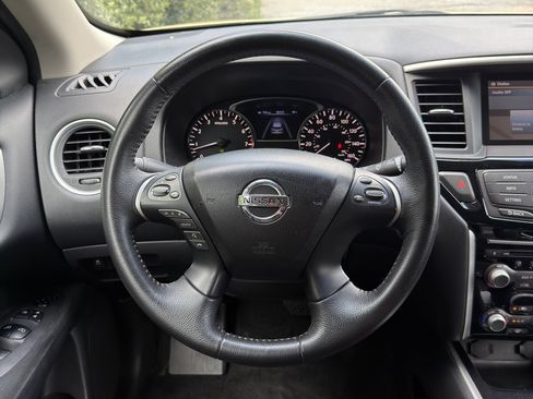 Used 2013 Nissan Pathfinder SV AWD/4WD image 32