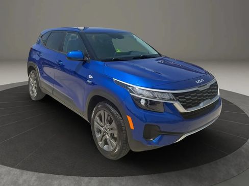 Used 2023 Kia Seltos LX AWD/4WD image 1