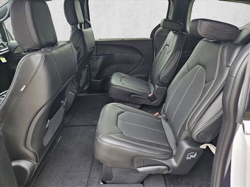 New 2025 Chrysler Voyager LX image 15