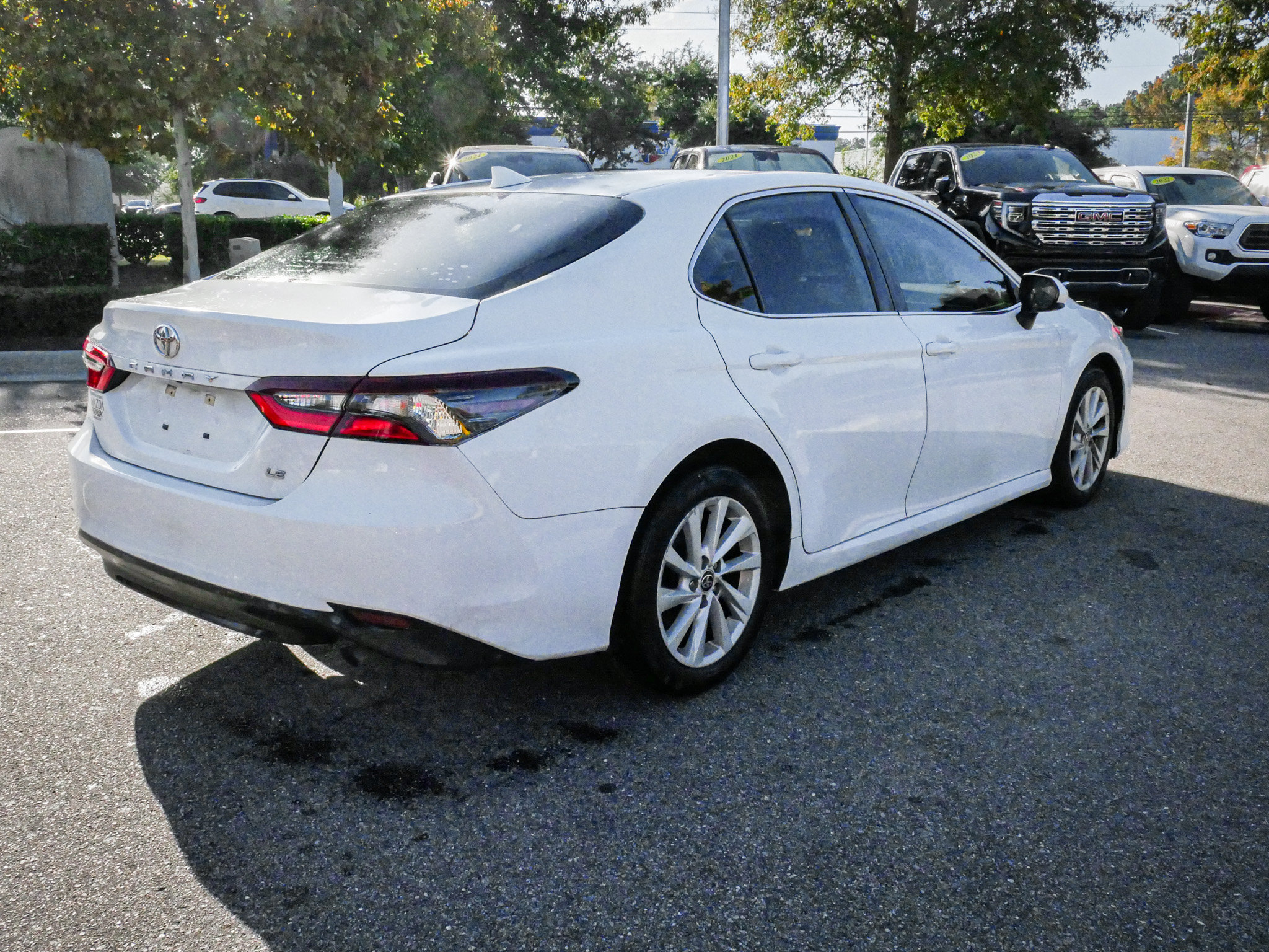 Used 2022 Toyota Camry LE FWD image 9