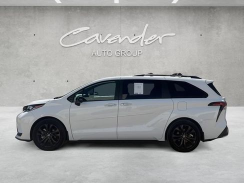 Used 2025 Toyota Sienna XSE FWD image 13