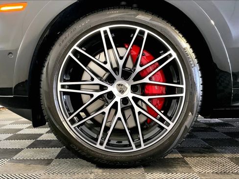 Used 2025 Porsche Cayenne Turbo image 11