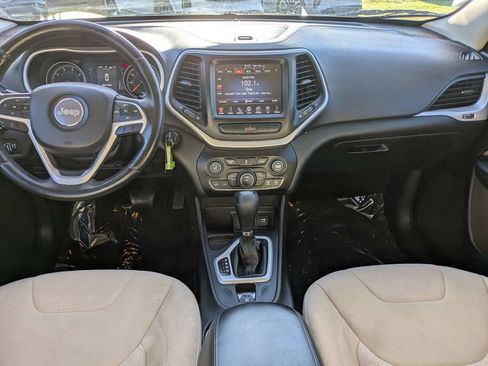 Used 2015 Jeep Cherokee Latitude FWD image 15