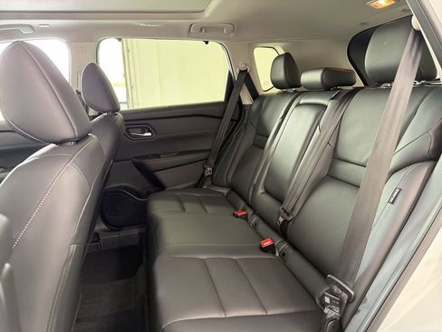 Certified 2025 Nissan Rogue SL w/ Tech Package AWD/4WD image 17