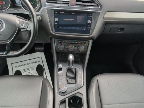 Used 2018 Volkswagen Tiguan SE AWD/4WD image 22