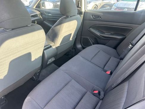 Used 2024 Nissan Altima 2.5 SV FWD image 31