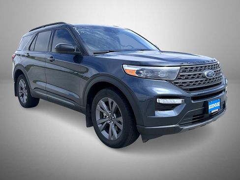 Used 2023 Ford Explorer XLT w/ Equipment Group 202A image 3