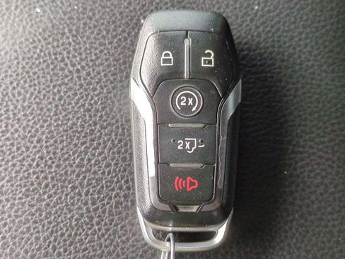 Used 2015 Ford F150 Lariat image 31