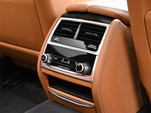 Used 2020 BMW 750i xDrive 750i xDrive w/ M Sport Package image 19