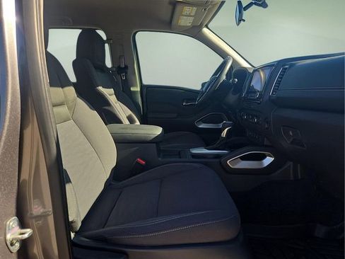 Used 2024 Nissan Frontier SV w/ SV Convenience Package image 13