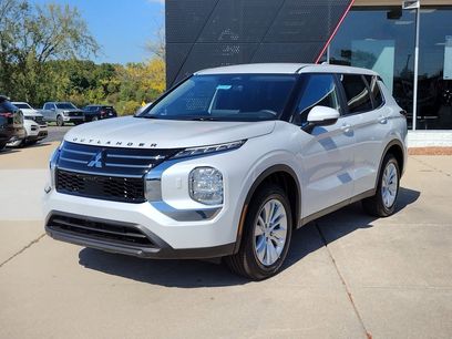 New 2025 Mitsubishi Outlander ES