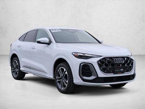 Certified 2025 Audi Q5 Premium w/ Convenience Package AWD/4WD image 3