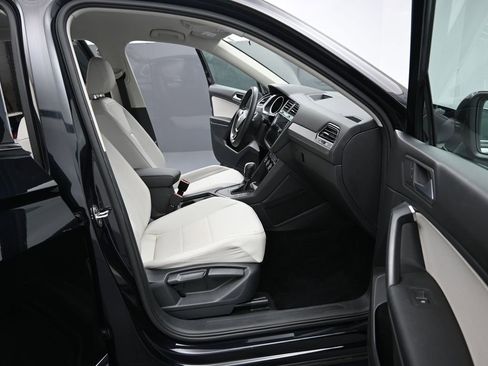 Used 2021 Volkswagen Tiguan SE image 26