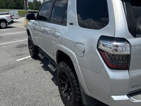 Used 2020 Toyota 4Runner SR5 Premium w/ Moonroof Package RWD image 4