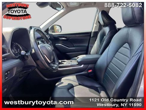 Used 2023 Toyota Highlander XLE image 17