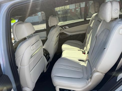 Used 2025 BMW X7 M60i image 37