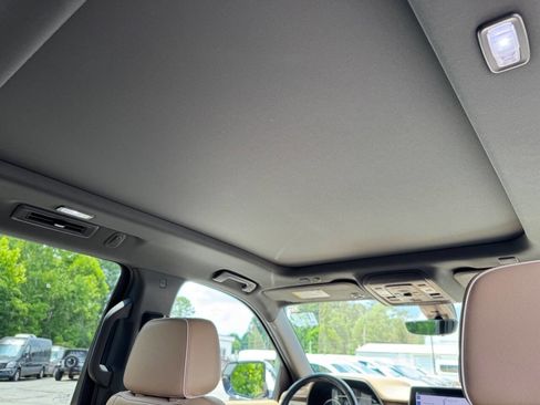 Used 2021 Chevrolet Suburban Premier w/ Premium Package AWD/4WD image 26