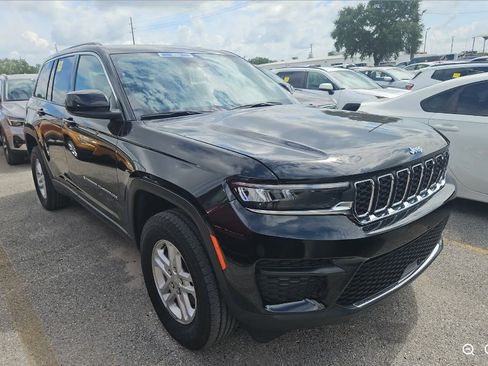 Used 2023 Jeep Grand Cherokee Laredo w/ Luxury Tech Group I RWD image 6
