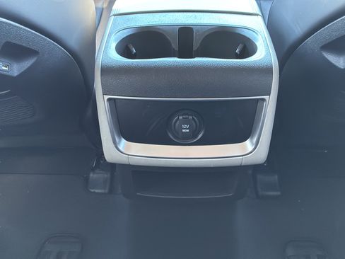 Used 2024 Kia Carnival LX FWD image 17